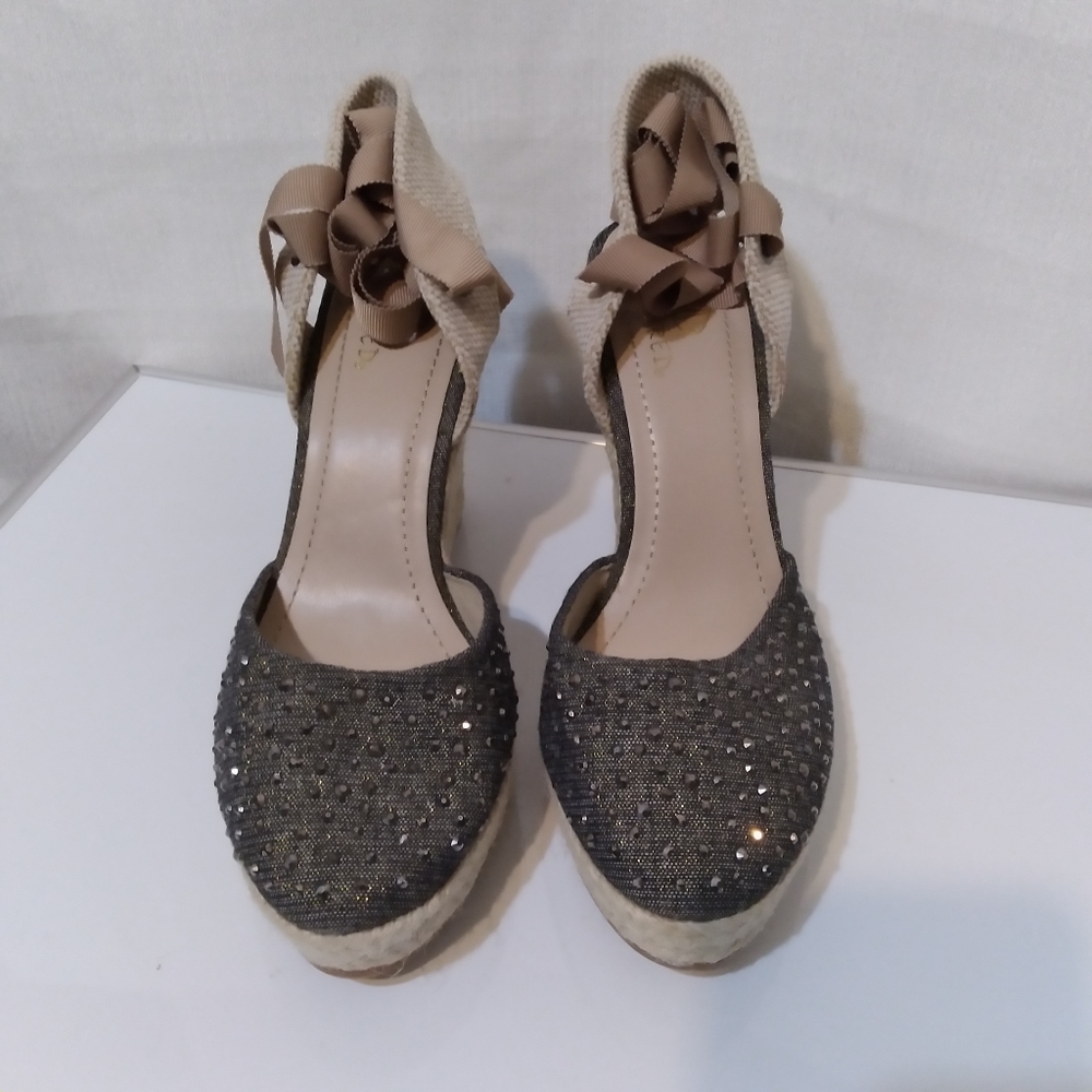 I.D. Required Brindle Ankle Tie Sandal Womens Sz 9